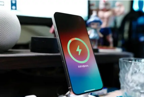 吴忠苹果15换屏服务分享用什么充电器给iPhone15充电更好 